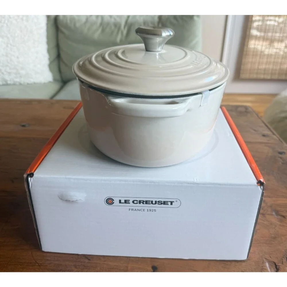 Le Creuset Enameled Cast Iron Signature Oval Dutch Oven 4.5 qt 27cm Meringue NEW